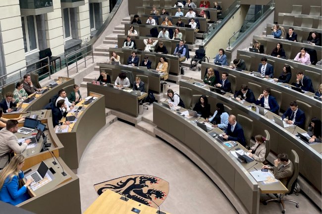 Flaman Parlamentosu'nda düzen bozanlara 6 aylık erişim yasağı