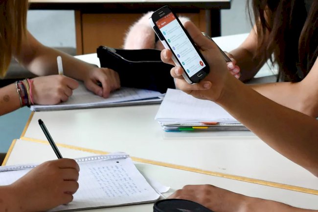 Flandra'da ilköğretim ve ortaöğretim için akıllı telefon yasağı geliyor