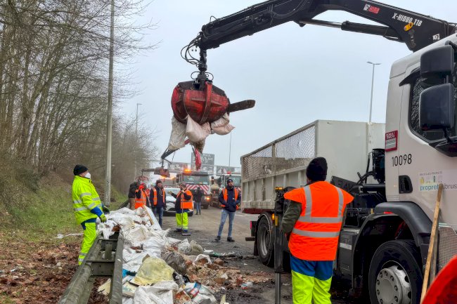 Brüksel çevre Yolu’ndaki 30 tonluk kaçak çöplük temizlendi