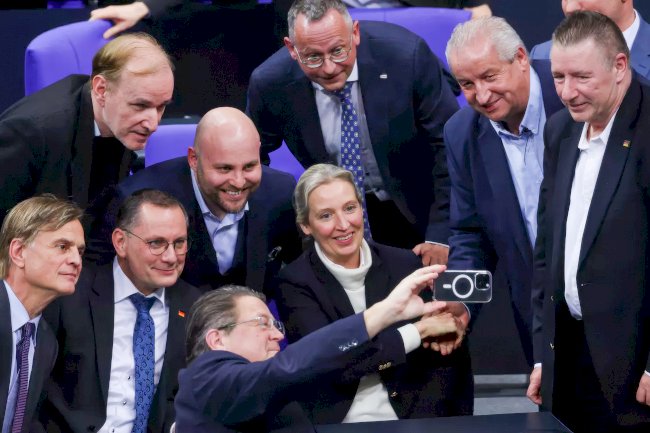 AfD desteğiyle Almanya’da kalıcı sınır kontrolleri ve günlük sınır dışı işlemleri onaylandı