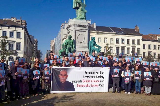 Avrupa Parlamentosu önünde PKK sempatileri: "Barış için tarihi fırsat"