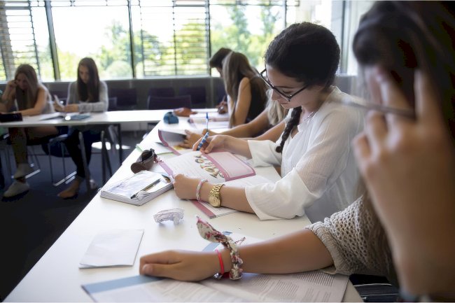 Fransa’daki yeni dil sınavı o kadar zor ki, anadilini konuşanlar bile başarısız oluyor