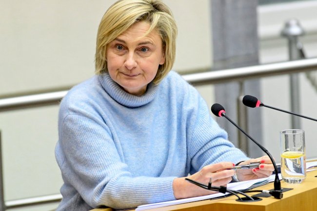 Bakan Crevits, Antwerp'te yılbaşı gecesi ev hapsine yönelik şikayeti reddetti: 'Önlem orantılıydı'