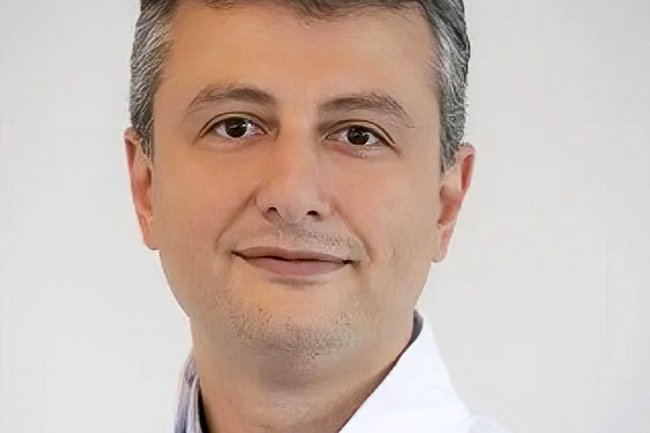 İslam karşıtı belediye başkanı Türk kökenli cerrah tarafından kurtarıldı: “Gerçekliğin aynası”