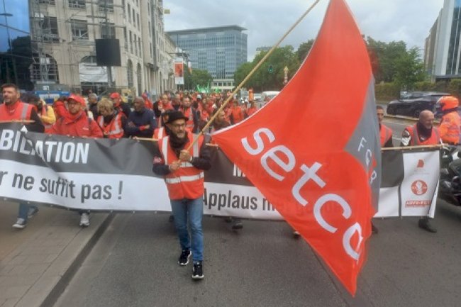 Brüksel’de Sendikalardan Protesto