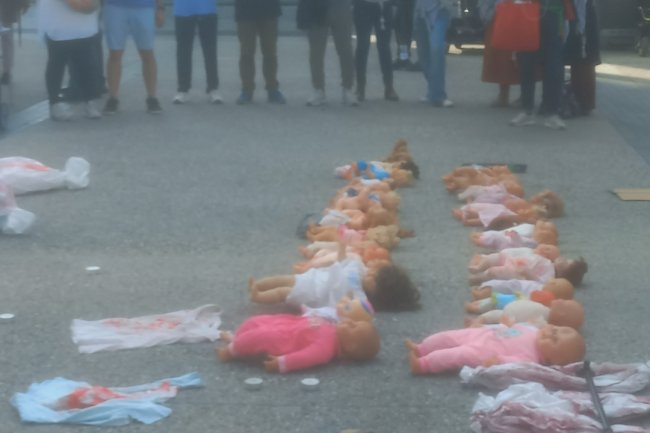 Çocukları Katlediyorlar