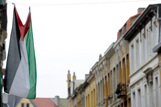 Jette Belediye Meclisi'nde "Terörist" krizi: Filistin bayrağı tartışması oturumu durdurdu