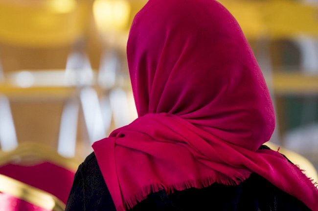 Doğu Flaman’da başörtüsü yasağı yeniden gündemde: 2026 hedefiyle eyalet meclisine geliyor