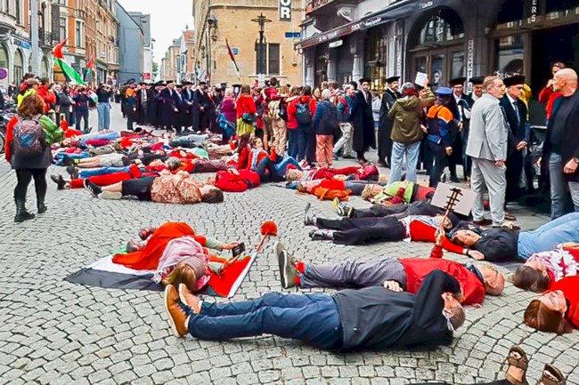 Pro-Filistinli protestocular KU Leuven’de akademik yürüyüşü bloke etti
