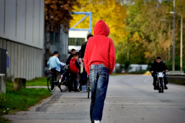 Limburg’da gençlere yönelik ceza yaşı 14’e düştü: Belediyeler asayiş sorunlarına sertleşiyor