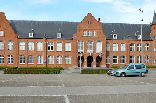 Genk’teki İslami okulun tanınma reddi Anayasa’ya uygun bulundu: Mahkeme Weyts’in güvenlik gerekçesini onayladı