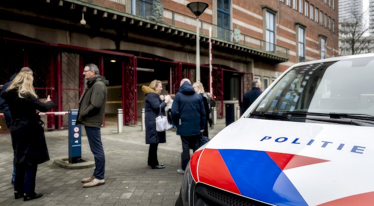 Hollanda'da iki bakanlık davetsiz misafir nedeniyle boşaltıldı, şüpheli hala firarda