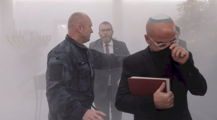 Polonyalı AP üyesi Holokost anma törenini engelledi, salondan çıkarıldı