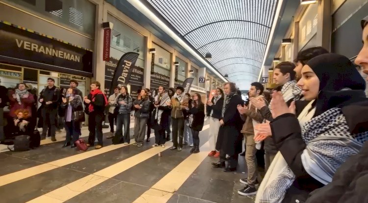 Brüksel’de VLIR binası önünde Filistin yanlısı protesto: “Akademik boykot çağrısı”