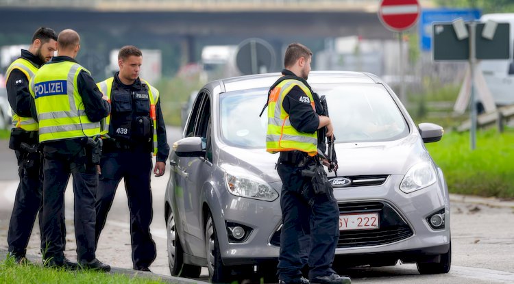 Alman Parlamentosu daha katı iltica yasasını reddetti