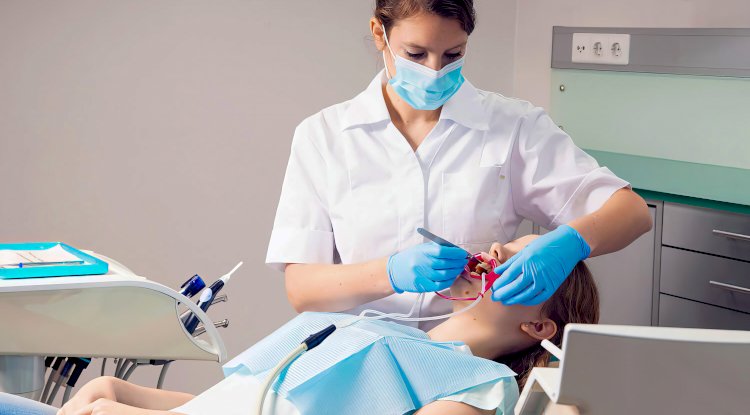 Diş hekimleri artık hastalardan tam ücret alamayacak: Hükümet anlaşmasında olmasa da kararlaştırıldı