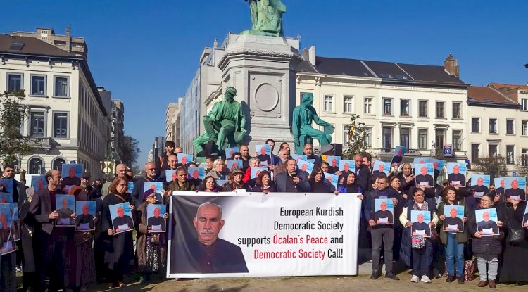 Avrupa Parlamentosu önünde PKK sempatileri: "Barış için tarihi fırsat"