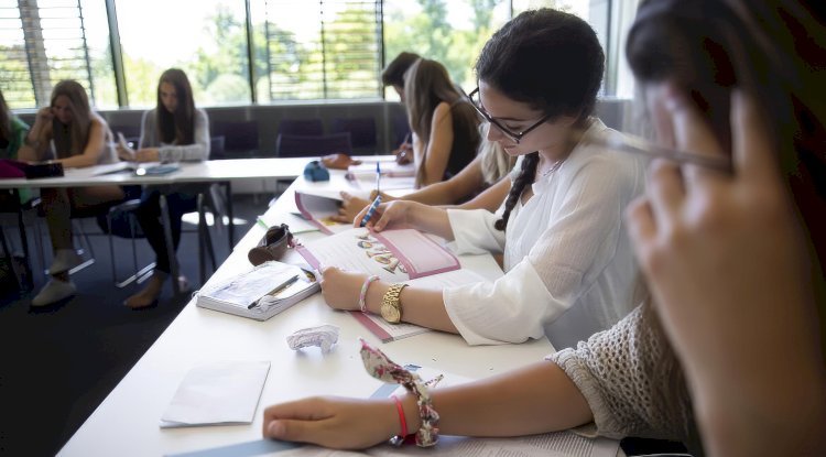 Fransa’daki yeni dil sınavı o kadar zor ki, anadilini konuşanlar bile başarısız oluyor