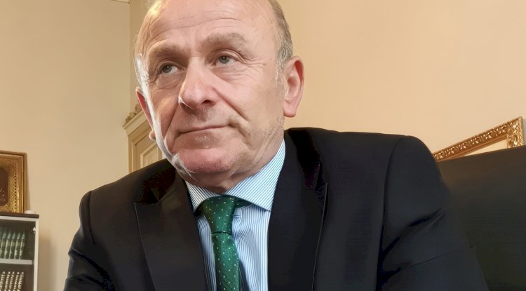 EMB Başkanı Mehmet Üstün’den Flaman Hükümeti’ne sert tepki: “Adalet olmadan tanıma, dışlamadır”