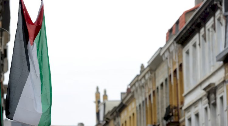 Filistin bayrağı tartışması sonrası Oudergem yönetmeliği değişiyor: “Aksi takdirde kimse bayrak asamayacak”