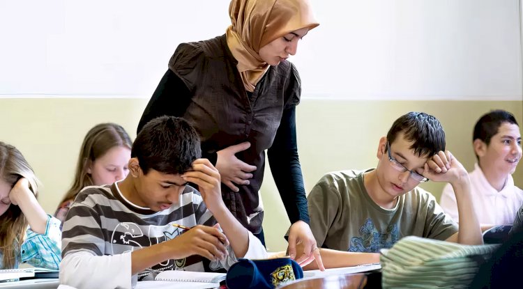 Doğu Flaman eğitiminde başörtüsü yasağı “Ayrımcılık”: İnsan Hakları Enstitüsü eyalete dava önerdi