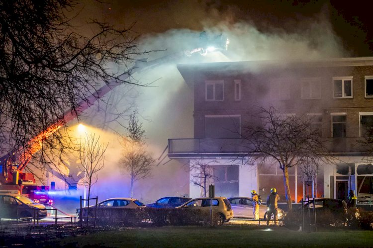 Lahey'de şiddetli patlama: 3 katlı apartman yerle bir oldu, 4 yaralı hastaneye kaldırıldı