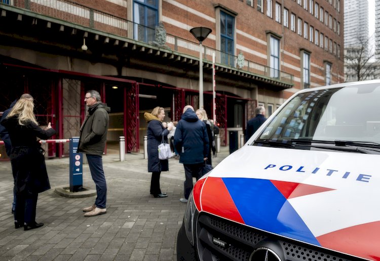 Hollanda'da iki bakanlık davetsiz misafir nedeniyle boşaltıldı, şüpheli hala firarda