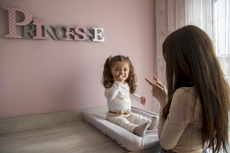 Minik Ayliz büyümek için ilaç bekliyor: “Bu hastalığa sahip Belçika’da çocuklar cezalandırılıyor gibi”