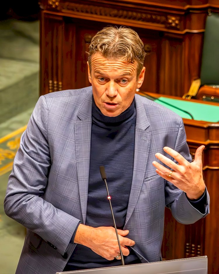 Molenbeek’teki camiye saldırı planladığından şüphelenilen 14 yaşındaki çocuk tutuklandı