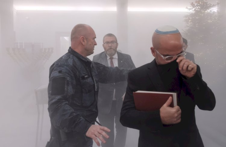 Polonyalı AP üyesi Holokost anma törenini engelledi, salondan çıkarıldı