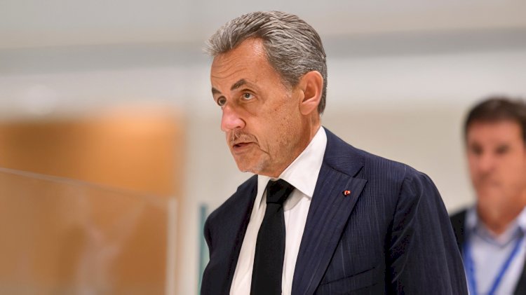 Fransa'nın Eski Cumhurbaşkanı Nicolas Sarkozy'ye elektronik bileklik takılıyor