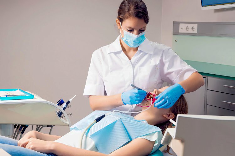 Diş hekimleri artık hastalardan tam ücret alamayacak: Hükümet anlaşmasında olmasa da kararlaştırıldı