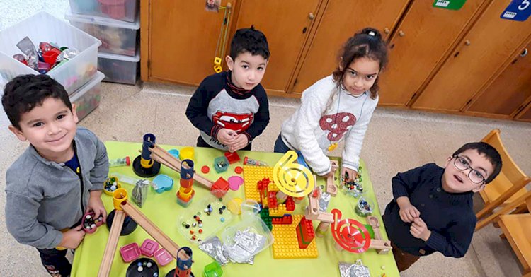 Her altı okul öncesi öğrenciden biri birinci sınıf için yeterli Hollandaca konuşamıyor