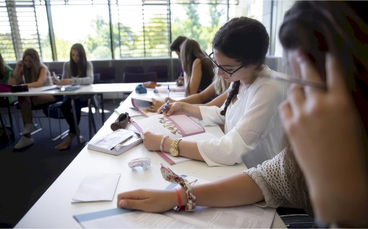 Fransa’daki yeni dil sınavı o kadar zor ki, anadilini konuşanlar bile başarısız oluyor