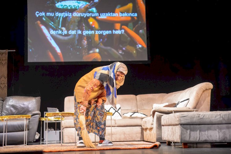 “Anne Sevgisi” Tiyatro oyunu Belçika’da hem güldürdü hem ağlattı