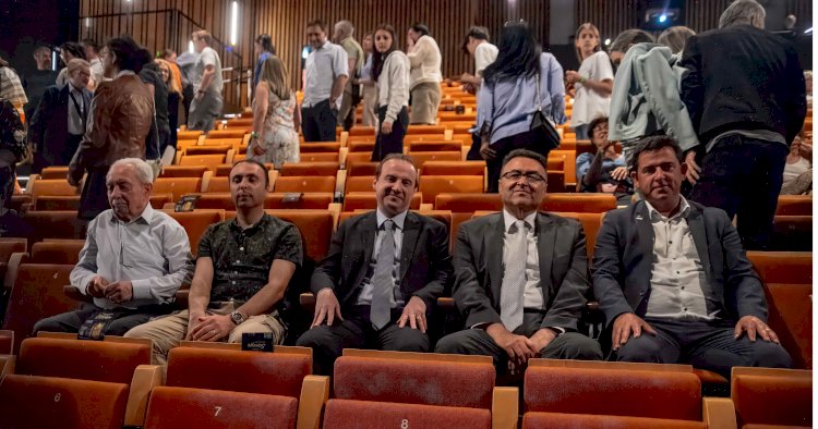 “Anne Sevgisi” Tiyatro oyunu Belçika’da hem güldürdü hem ağlattı