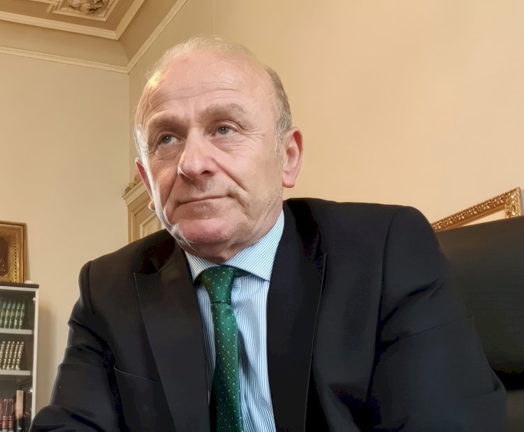 EMB Başkanı Mehmet Üstün’den Flaman Hükümeti’ne sert tepki: “Adalet olmadan tanıma, dışlamadır”