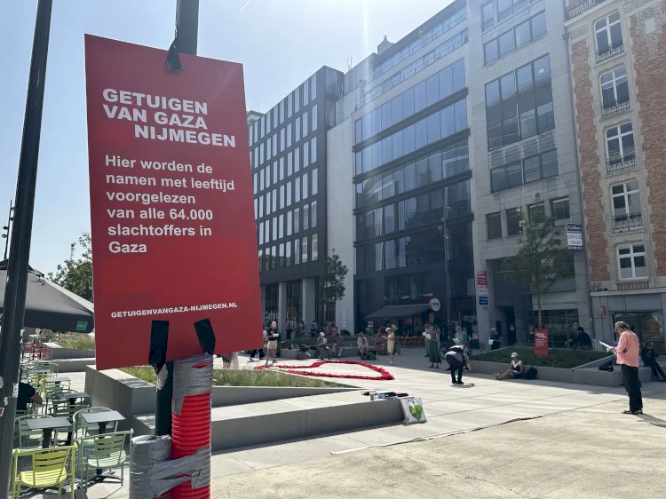 Hollandalı aktivistler, Brüksel’de Gazze savaşı kurbanlarının 64 bin ismini okudu