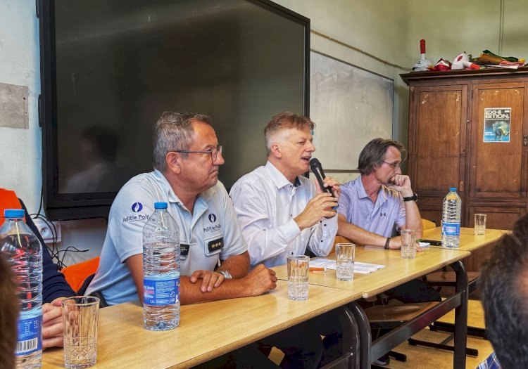 Molenbeek’teki mahalle toplantısı, uyuşturucu şiddeti hakkında endişeleri artırdı: “Çözüm Yok”
