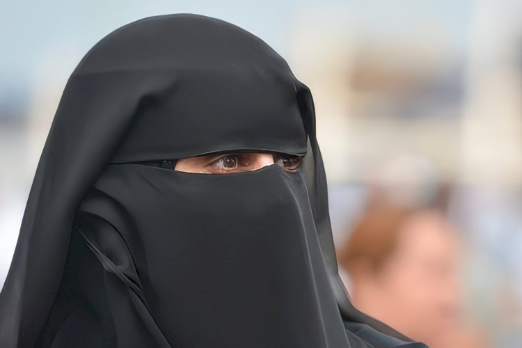 Hollanda Meclisi burka yasağını genişletiyor, Antifa’yı terör örgütü ilan etti