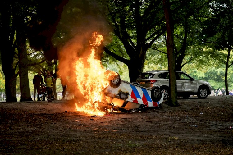 Şiddetli göçmen karşıtı gösteri Lahey'i yıprattı
