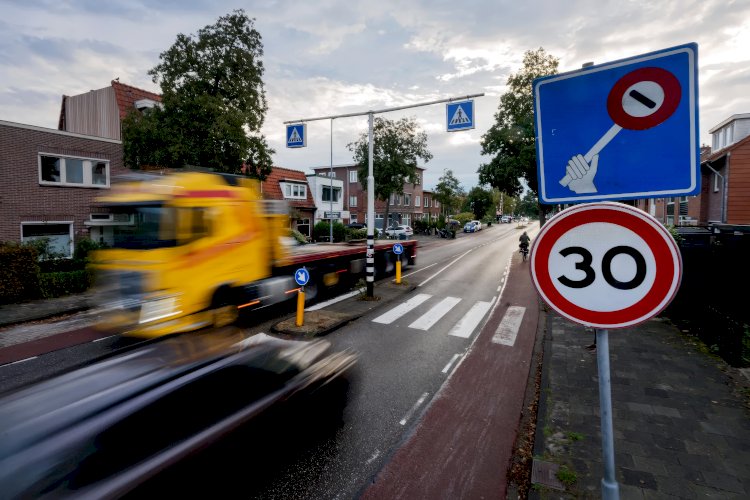 Hollanda şehirlerinde yeni dönem: 30 km/s hız sınırı yaygınlaşıyor, radarlar henüz sessiz