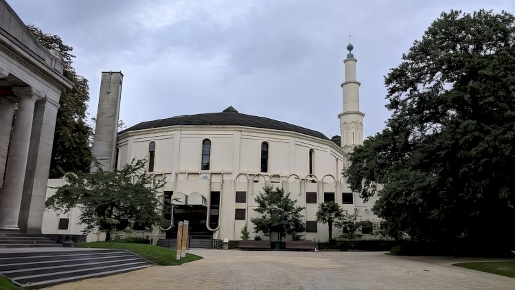 Brüksel’deki tarihi Büyük Camii yeniden açılıyor: Minare restorasyonu beklenenden erken tamamlandı