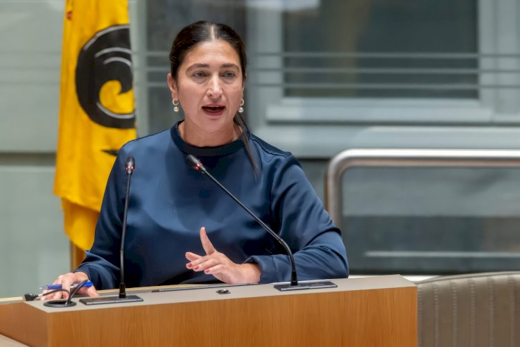 Flaman Bakan Zuhal Demir’den Türkiye’ye suçlama: “Yeşil pasaportlar rejim yanlısı imamlar için kullanılıyor”