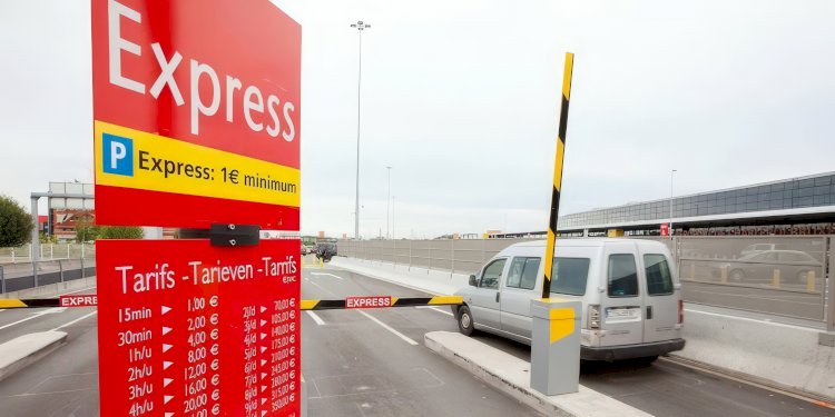 Charleroi Havalimanı’ndaki “Kiss & Fly” ücreti tepki çekiyor: yolcular zorlanıyor, şikayetler artıyor