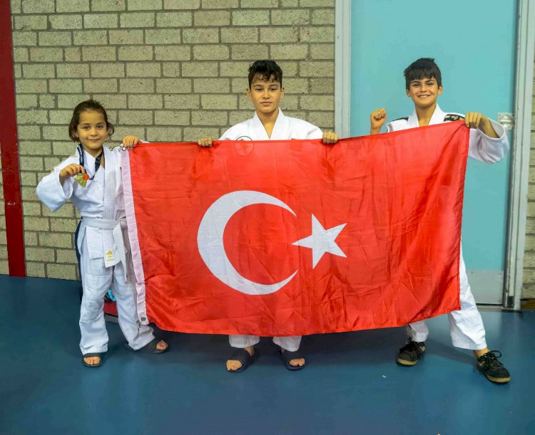 Hollanda’da Hajime Judo Turnuvası’nda Türk rüzgarı: Abdülhakim Yağar ve Malik Wisnieuwski altın, Mikail bronz madalya kazandı