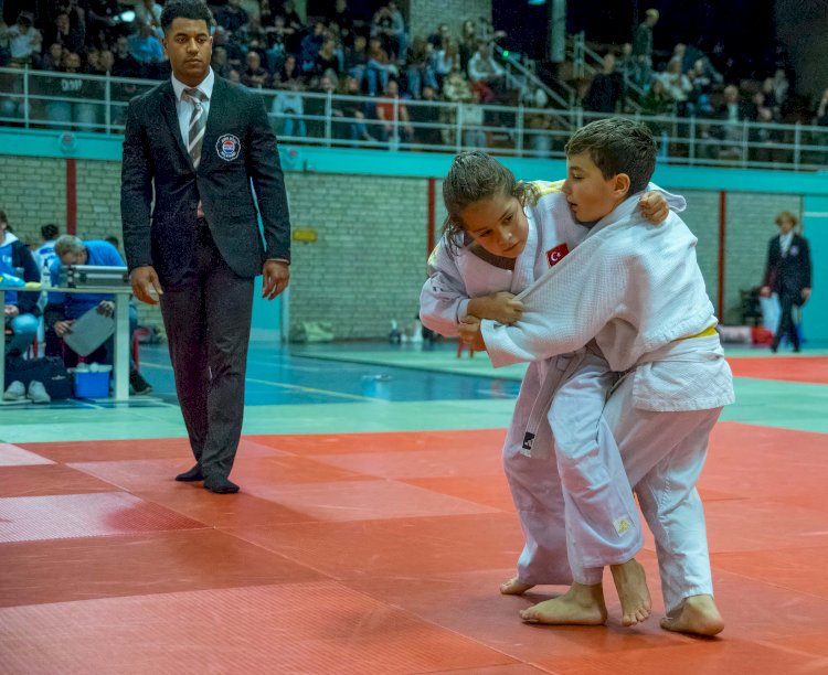Hollanda’da Hajime Judo Turnuvası’nda Türk rüzgarı: Abdülhakim Yağar ve Malik Wisnieuwski altın, Mikail bronz madalya kazandı