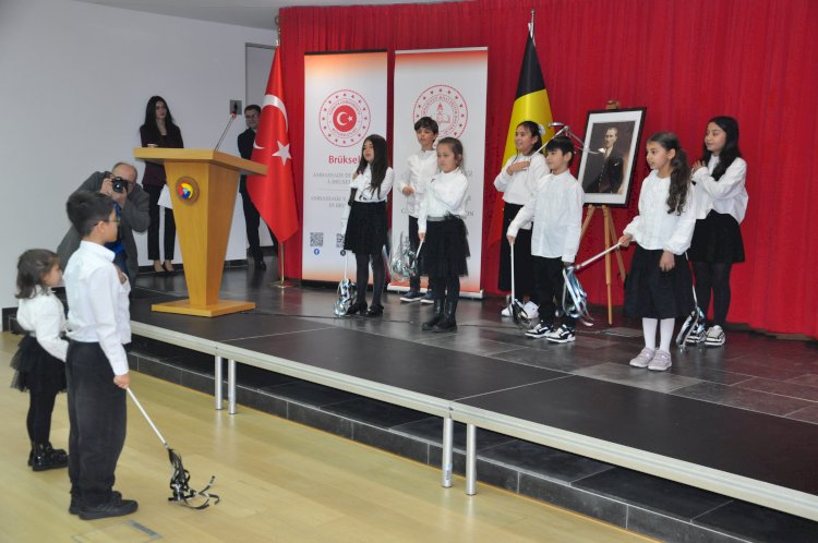 Brüksel'de 24 Kasım öğretmenler günü coşkuyla kutlandı: “Öğretmenler köprüler kuruyor”