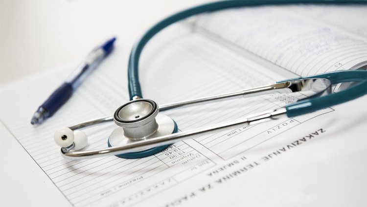 Belçika’da sağlıkta alarm: Hekimlik ücret ekleri hasta bütçesini zorluyor, çözüm 2026 reformlarında aranıyor