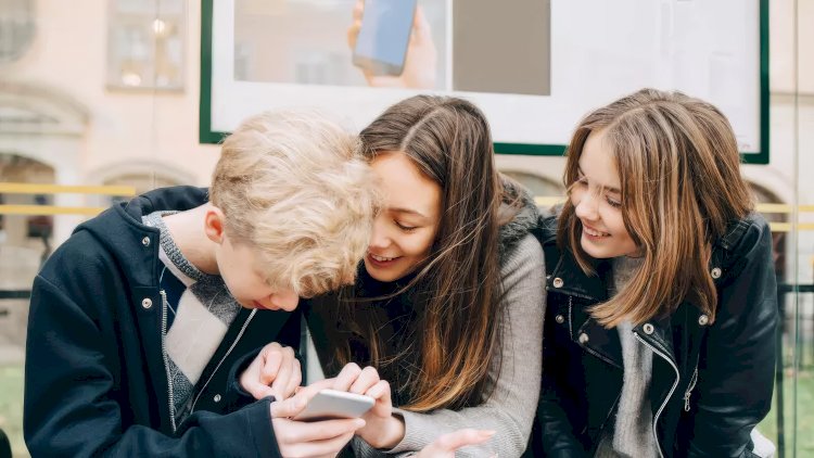 Fransa’dan tarihi dijital adım: 15 Yaş altına sosyal medya yasağı